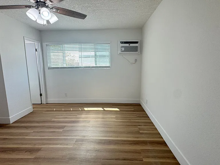 20317 Saticoy St — Photo 42