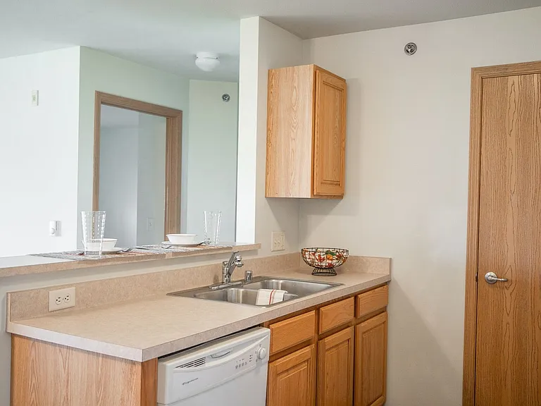 Prairie Crest Apartments — Photo 14