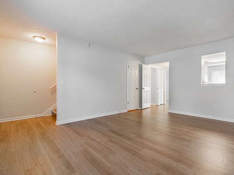 Lochwood Apartments — Photo 15