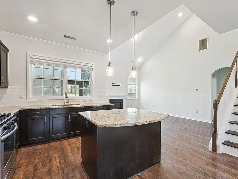 2312 Longmont Dr — Photo 8
