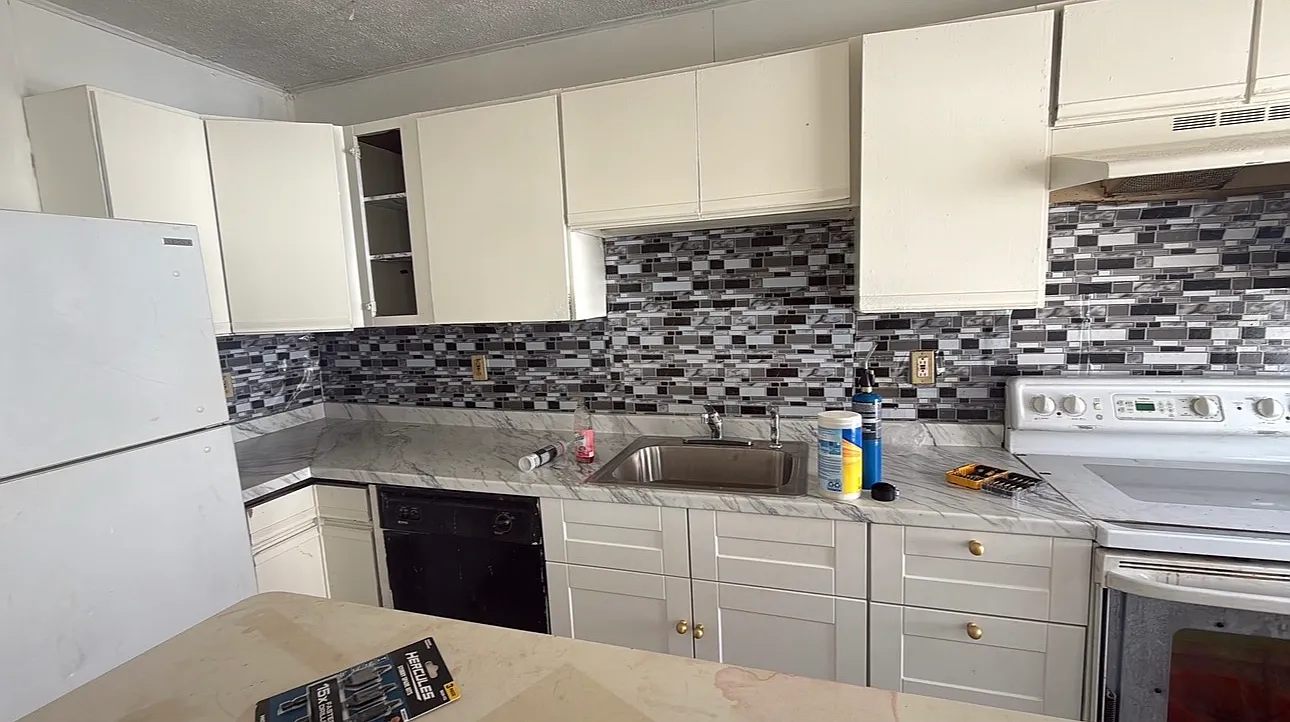 3 bed, 1068 sqft, $1,800 — Photo 1