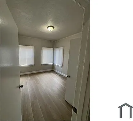 811 W 43rd St — Photo 12