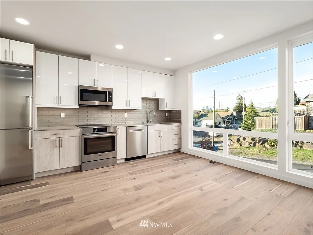 2 bed, 1059 sqft, $2,950 — Photo 3
