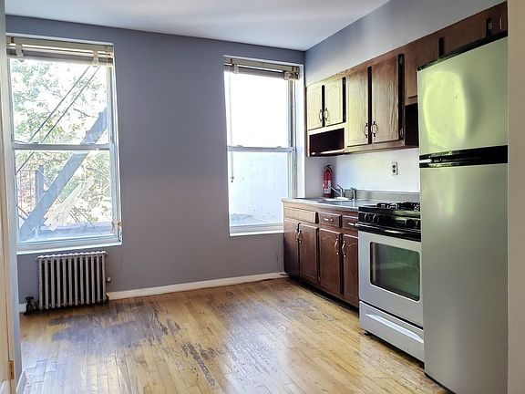 3rd image of 329 De Graw St #2