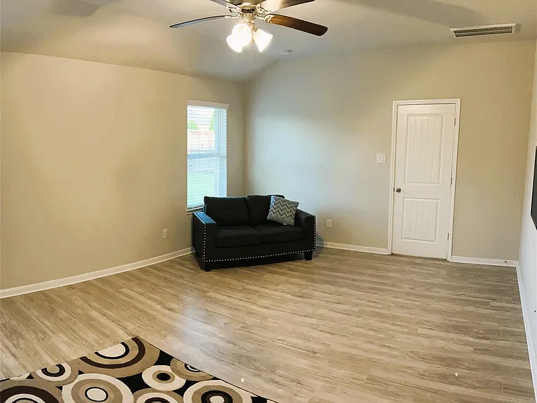 1402 Central Heights Dr — Photo 12