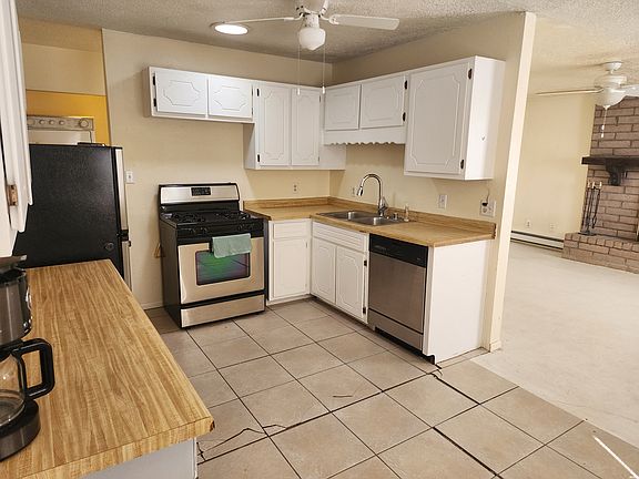 5th image of 715 Iron St