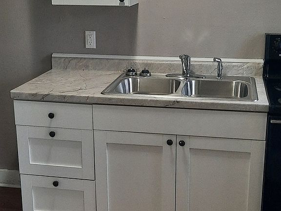 2nd image of 806 Sherman St #292
