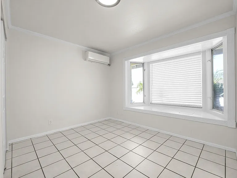 8523 Jasper St — Photo 9