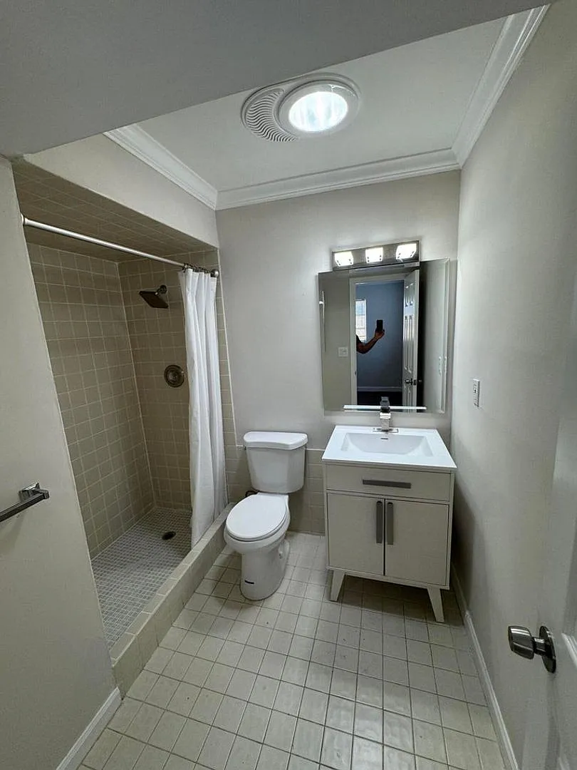 Building Photo - 349 NE 31st St