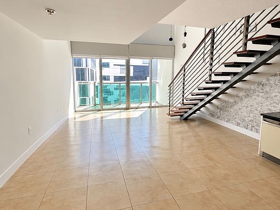 4th image of 41 SE 5th St APT 612