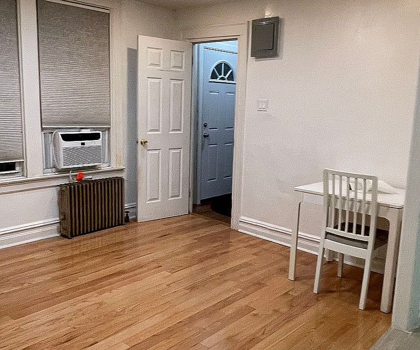 1st image of 406 McDonald Ave Floor 1