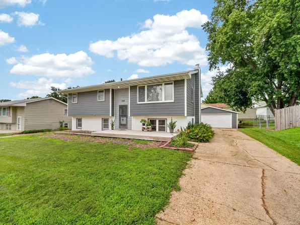 1301 Meadow Dr, Norwalk, IA 50211