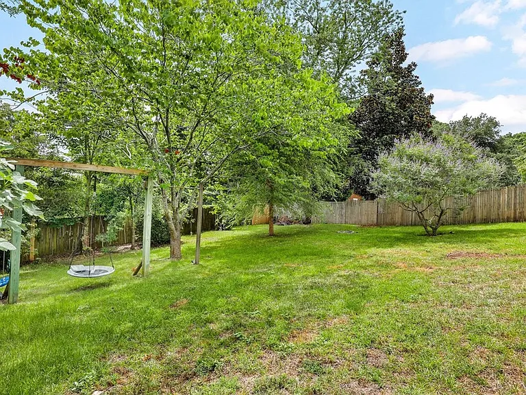 1010 Meridian Dr — Photo 33