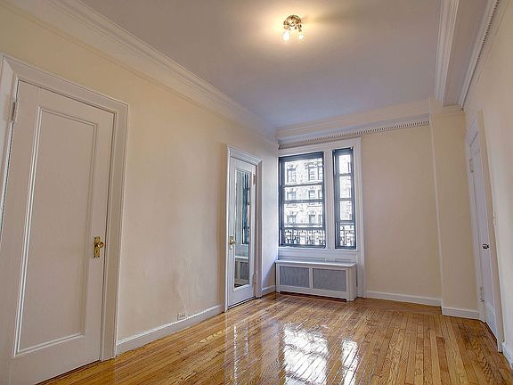 3rd image of 504 W 110th St APT 4D