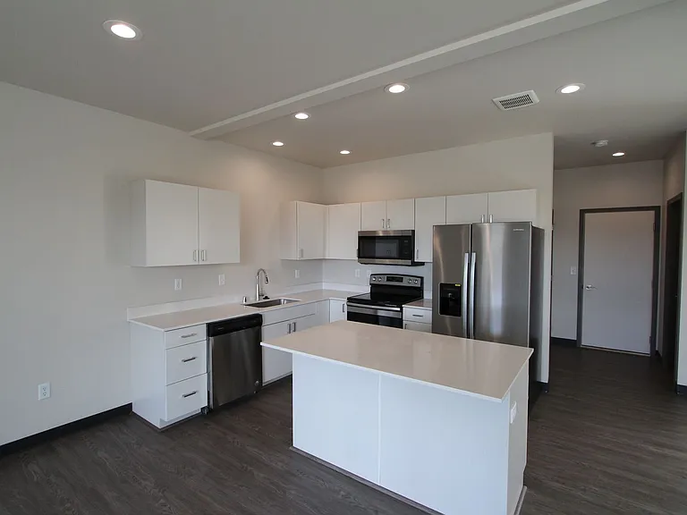 Modern design 3 bed, 2.5 bath duplex — Photo 1