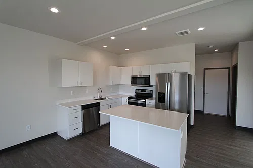Modern design 3 bed, 2.5 bath duplex Photo 1
