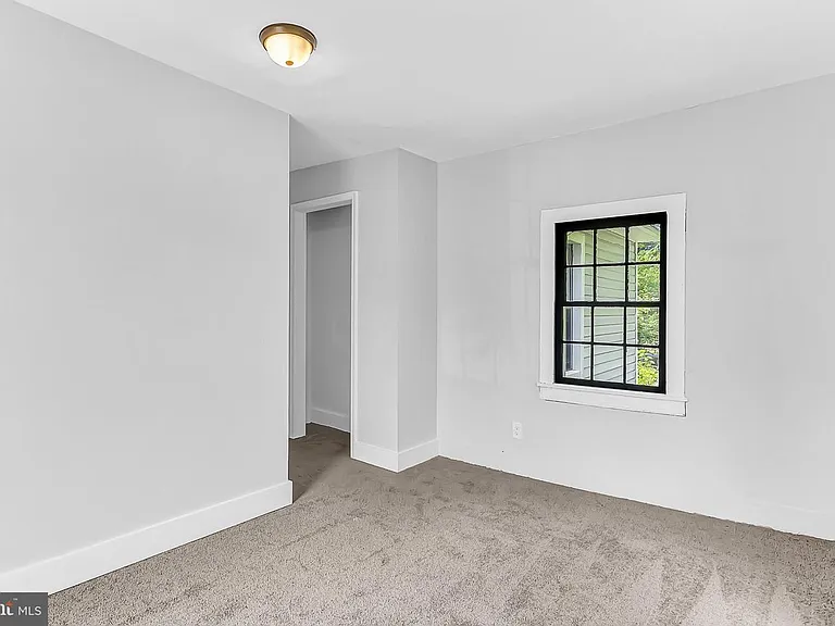 211 Walnut St — Photo 28