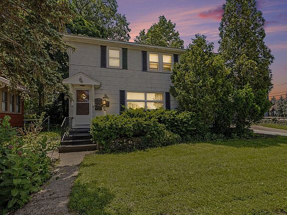 2nd image of 400 La Salle Ave