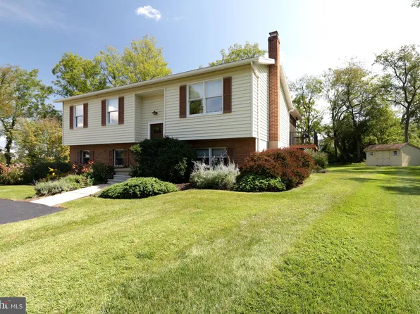 325 Creekside Dr, State College, PA 16801
