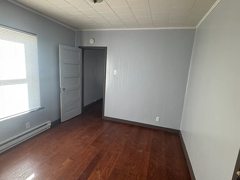 515 W 2nd St — Photo 10