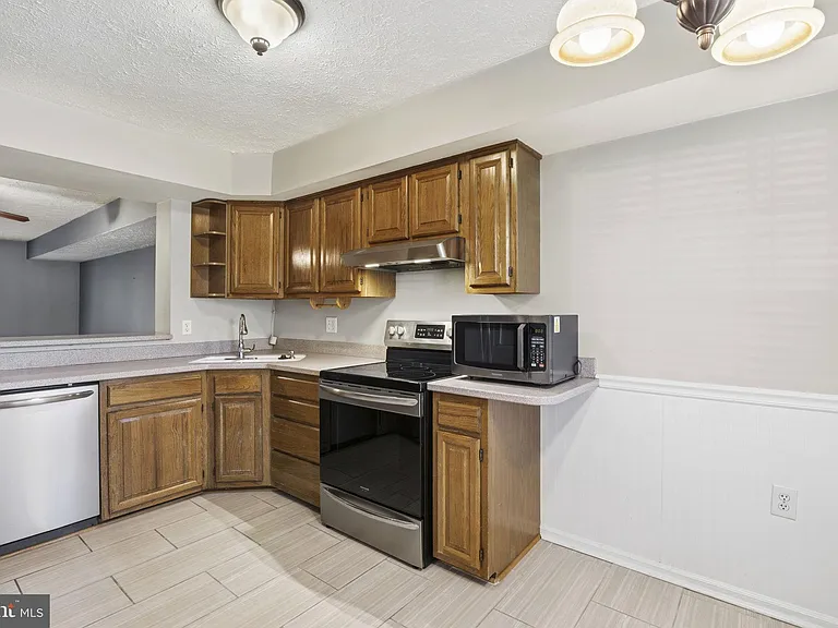 4330 Gilmer Ct — Photo 8