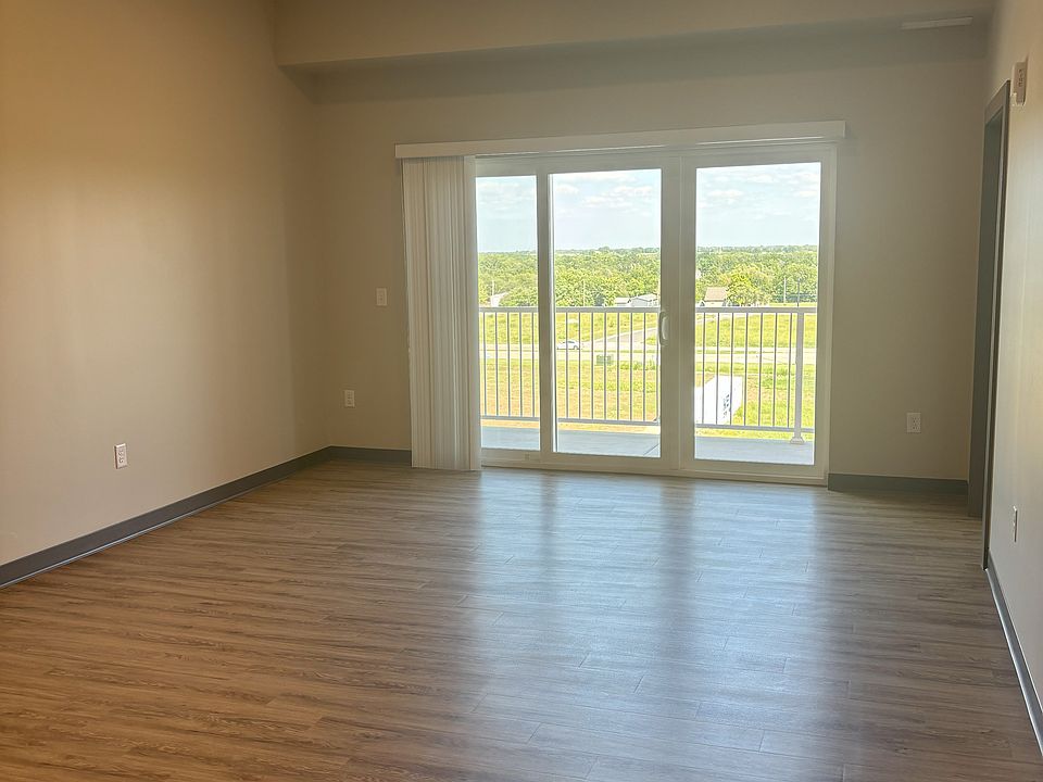 1st image of 400 S Heritage Way #401