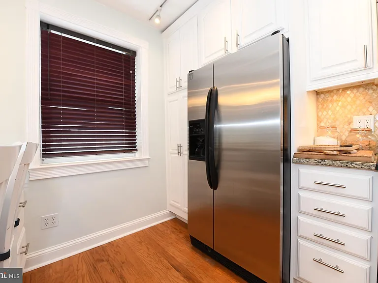 7036 Strathmore St #211 — Photo 11