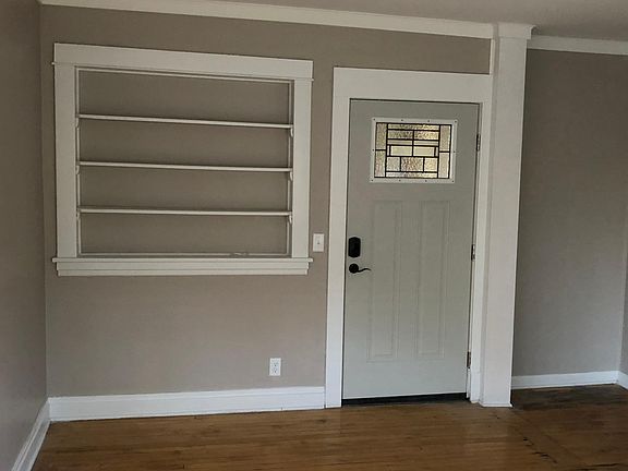3rd image of 1842 Oakland Dr #1