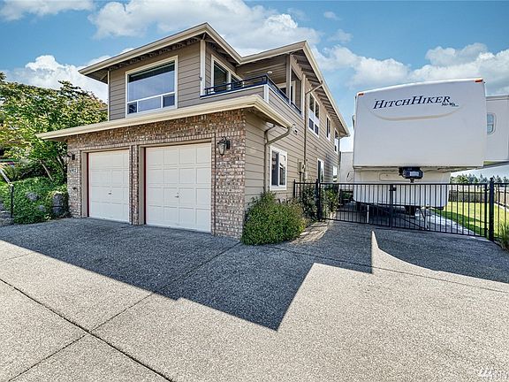 2nd image of 6902 57th St NE