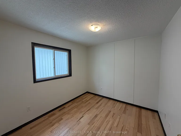 75 Margaret Graham Cres — Photo 19