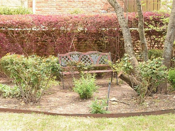 2nd image of 1912 Windmill Hill Ln
