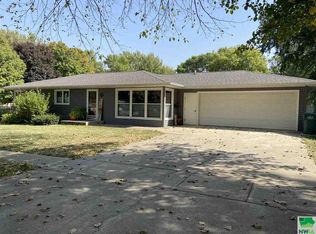 209 Georgia Ave SW, Orange City, IA 51041
