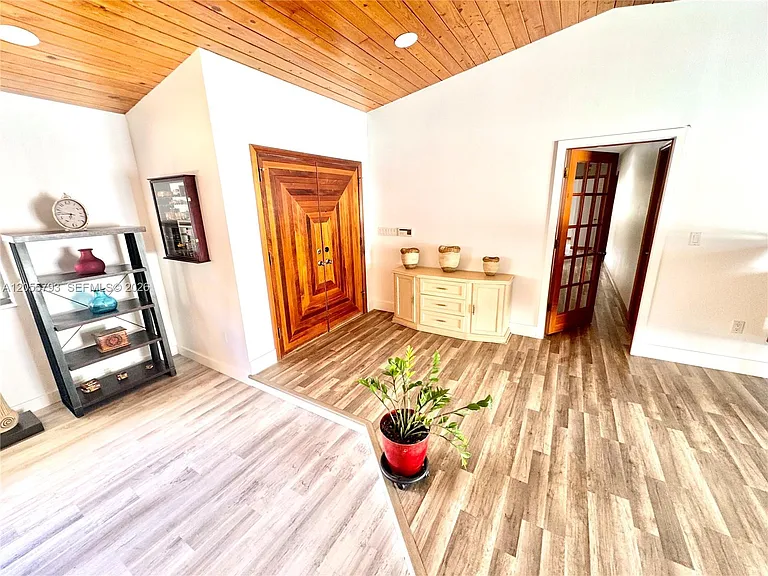 18701 Wentworth Dr — Photo 5