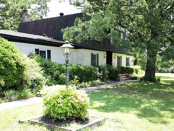 4th image of 2102 Midland Dr