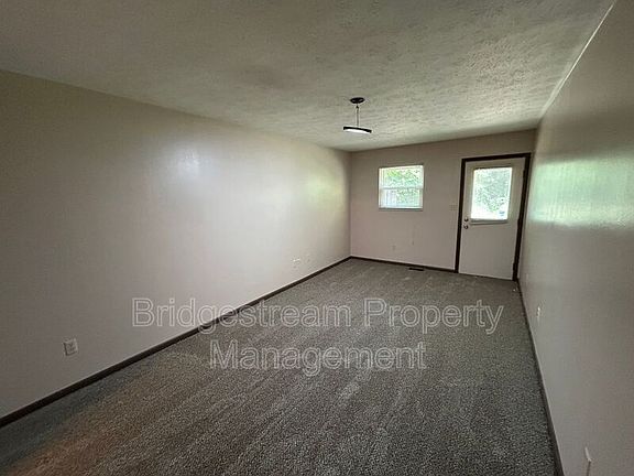4th image of 82 Candlewood Ct
