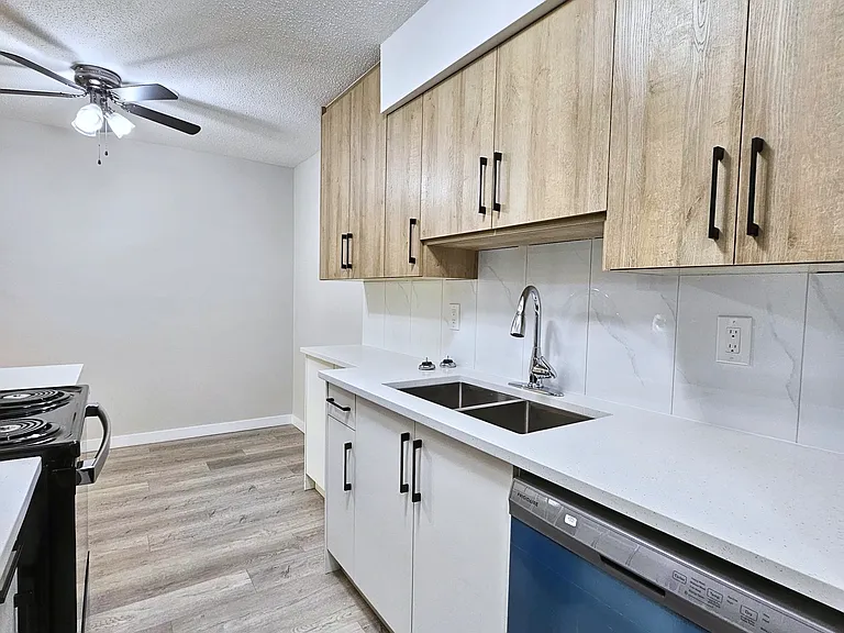 325 Ward St #303 — Photo 22