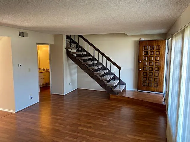 1300 Stonewood Ct — Photo 8