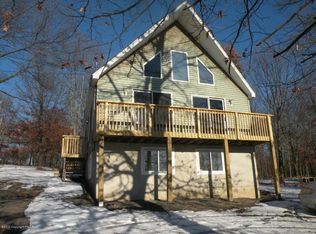 1086 Lancaster Dr, Bushkill, PA 18324
