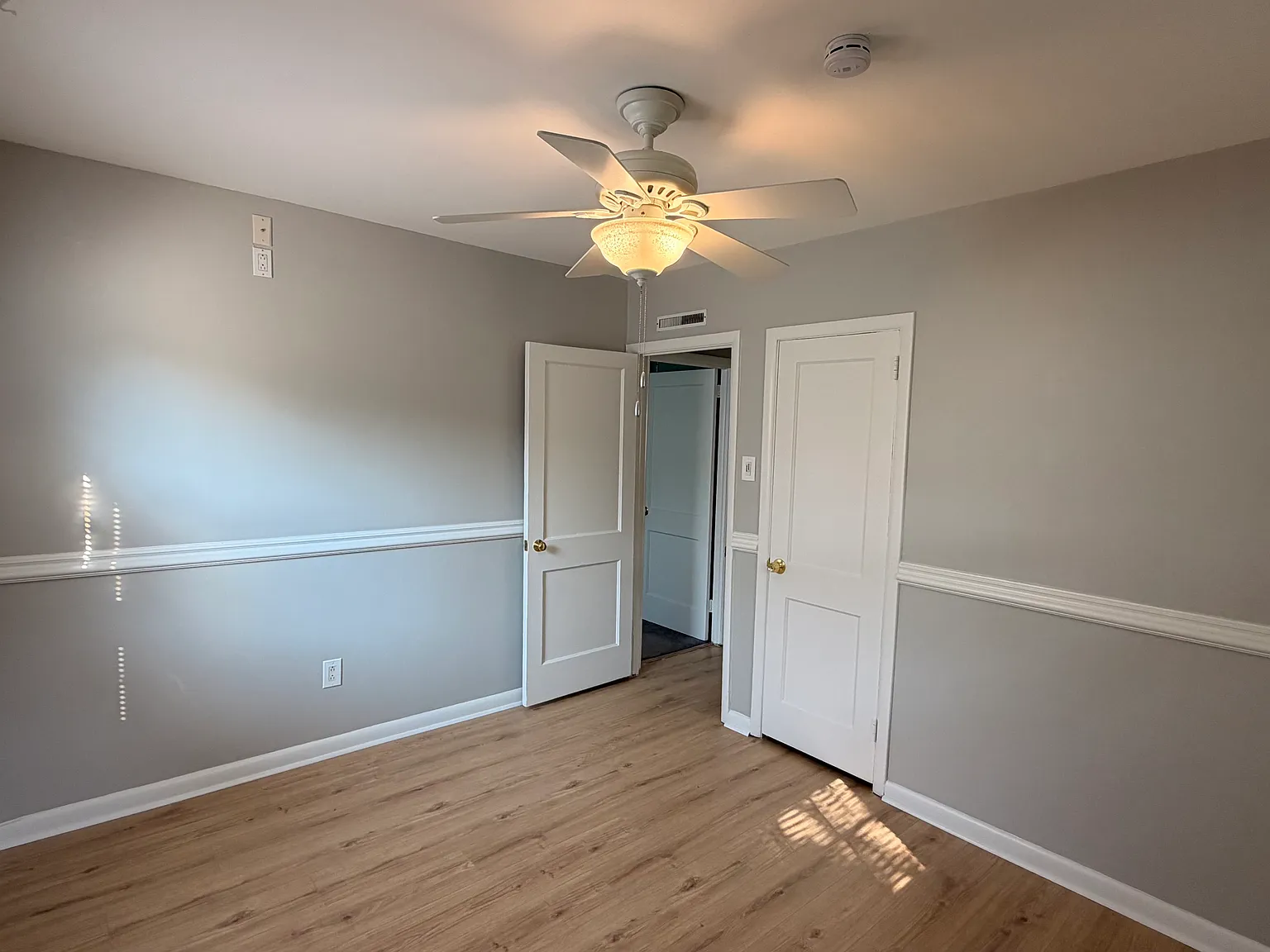 3 bed, 936 sqft, $2,700 — Photo 2