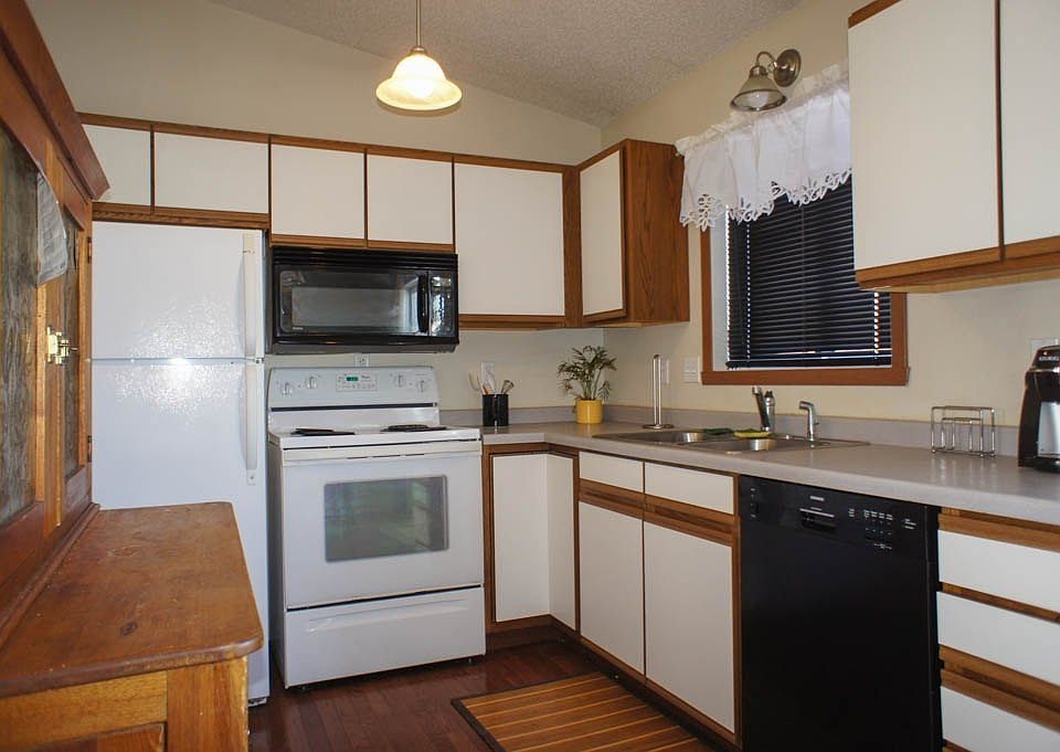 4470 24th Ave Fargo ND Zillow