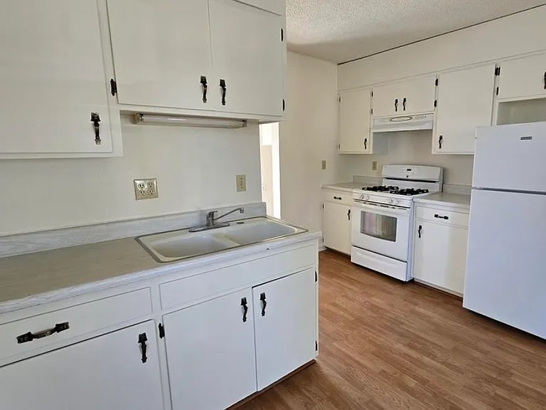 215 Platte St — Photo 7