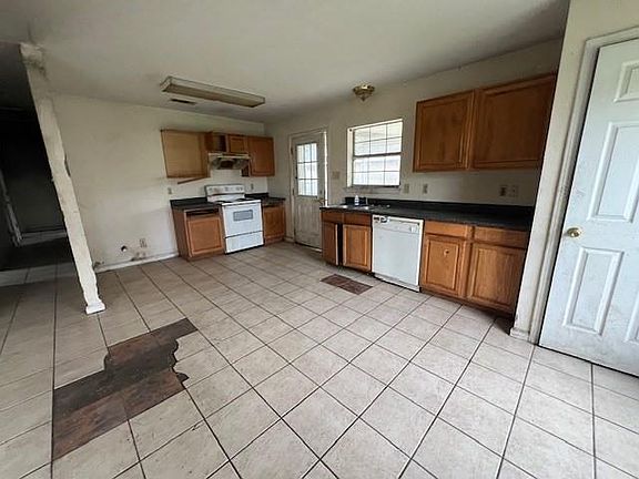 5th image of 217 Anthony Dr
