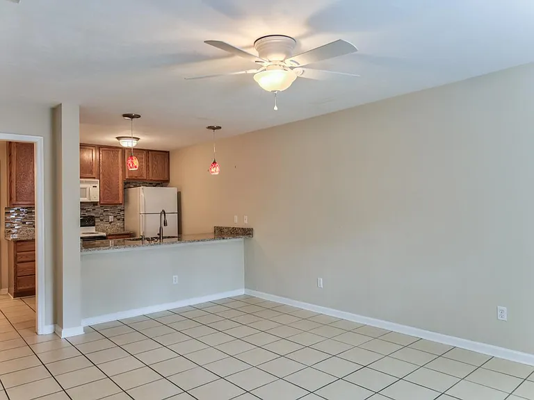 226 Columbia Dr — Photo 7