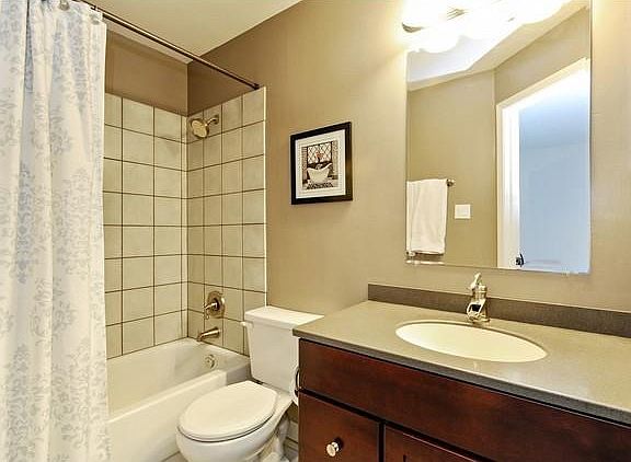 3rd image of 1827 W Oakdale Ave #1D