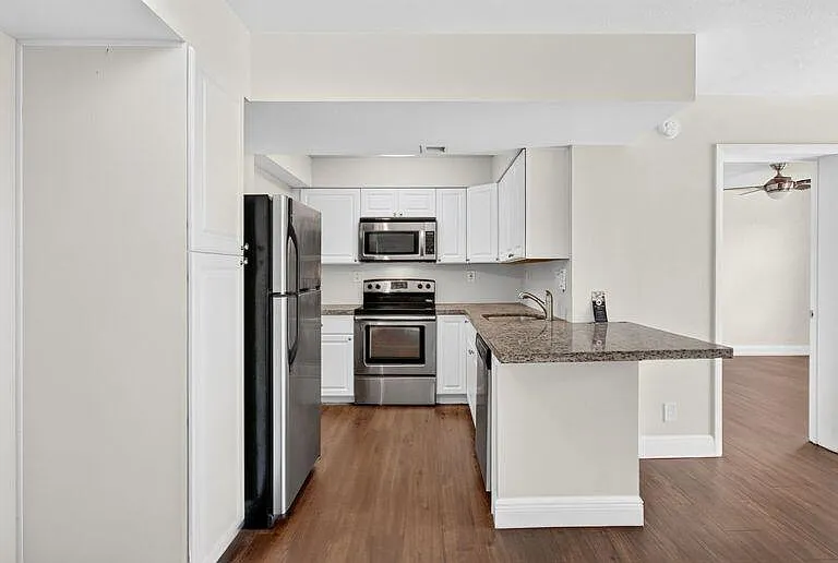 706 Executive Center Dr #23 — Photo 7