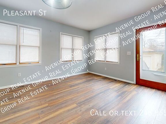 5th image of 940 N Pleasant St