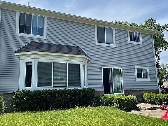 4th image of 39664 Parkwood Ave