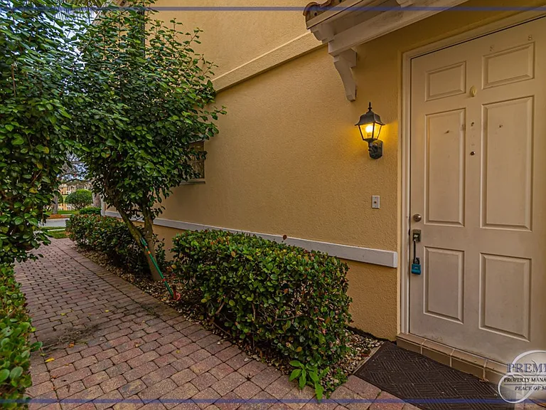 28576 Alessandria Cir — Photo 37