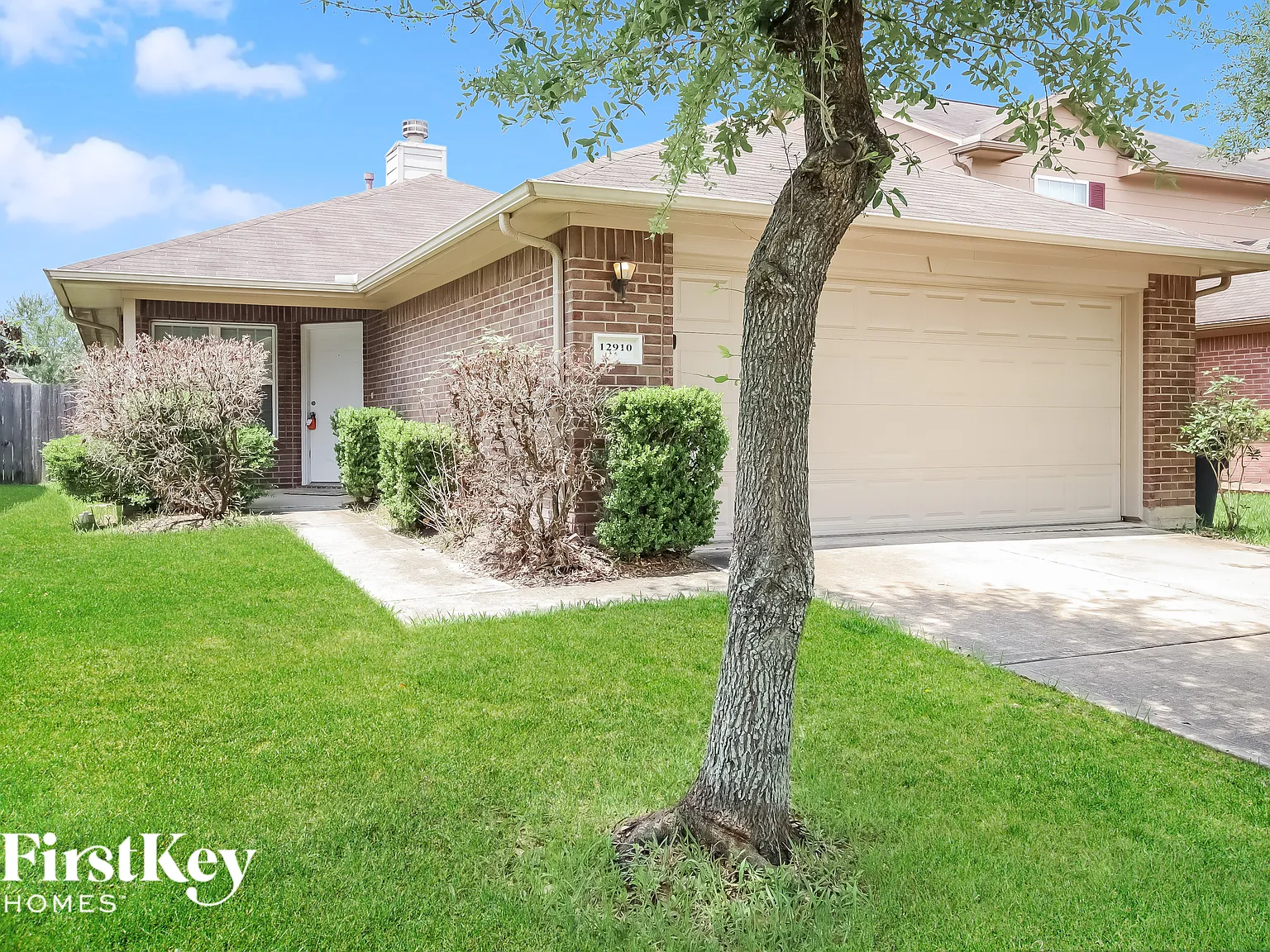 3 bed, 2.0 bath, 1206 sqft, $2,000 — Photo 1