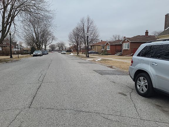 5th image of 4736 Ivy St